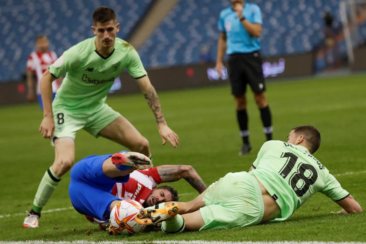 Athletic deja fuera al Atlético de Madrid en la semifinal de la Supercopa de España, con marcador de 2-1 y se enfrentará al Real Madrid por el título. Yeray Alvarez (77') y Nico Williams (81') le dieron el triunfo a los leones. Unaí Simón le dio el único gol a los colchoneros y fue en contra.