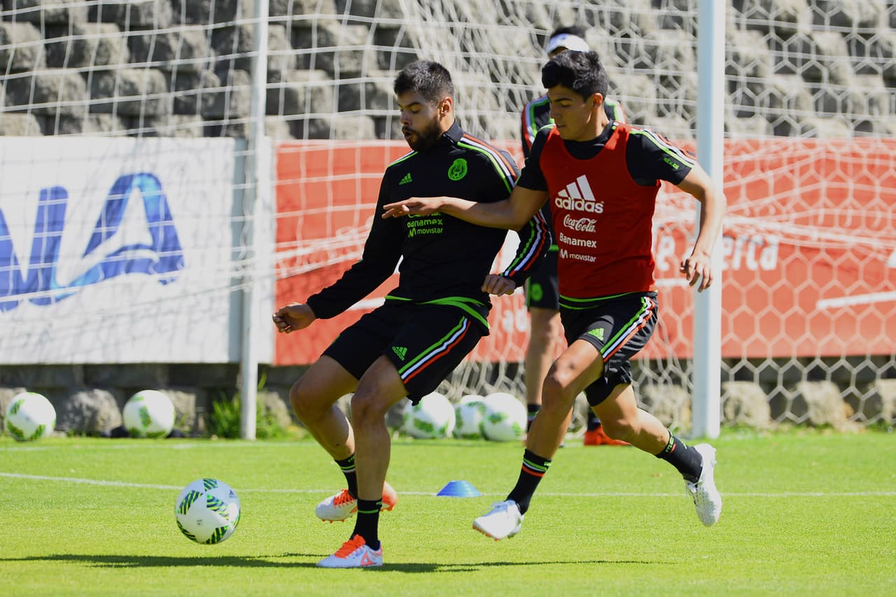 En la defensa, Néstor Araujo de los Jaguares de Chiapas ha tenido una buena temporada y aprovechando ese momento, el DT colombiano busca captar opciones ante una larga eliminatoria en CONCACAF.