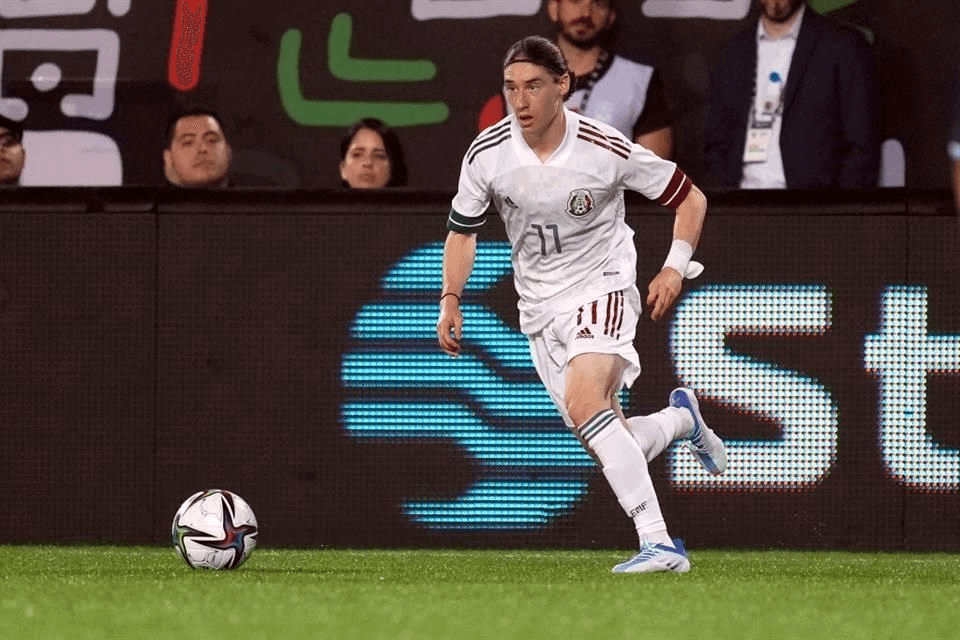 México llama a 38 jugadores para próximos partidos, incluido Marcelo Flores