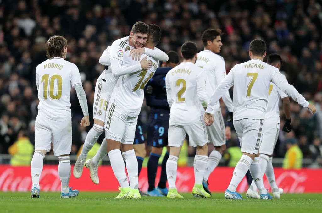 Con goles de Karim Benzema, Federico Valverde y Luka Modric, el Real Madrid sigue con la presión sobre el Barcelona.