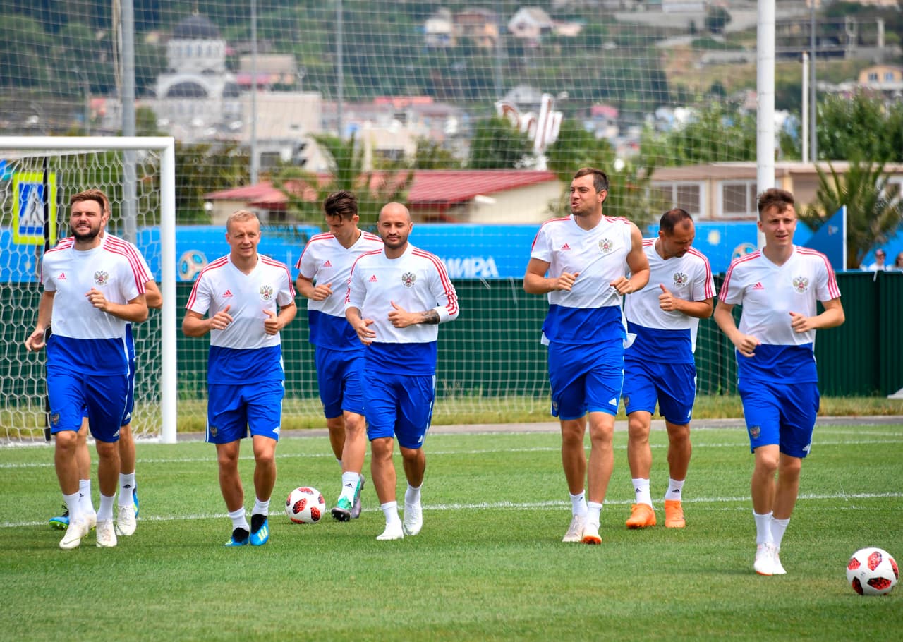 La selección rusa con el apoyo de su público buscará instalarse en los cuatro mejores del certamen en el Fisht Stadium de Sochi.