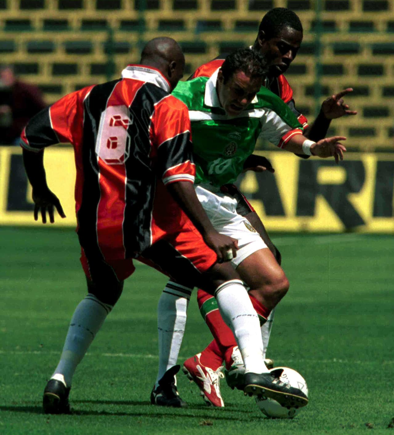 Elcock, Cuauhtémoc y la lesión; la historia más recordada entre el Tri y TyT