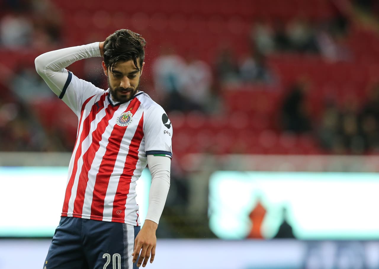 GUADALAJARA, MEXICO - FEBRUARY 10: Rodolfo Pizarro of Chivas reacts during the 6th round match between Chivas and Santos Laguna as part of the Torneo Clausura 2018 Liga MX at Akron Stadium on February 10, 2018 in Guadalajara, Mexico. (Photo by Refugio Ruiz/Getty Images)