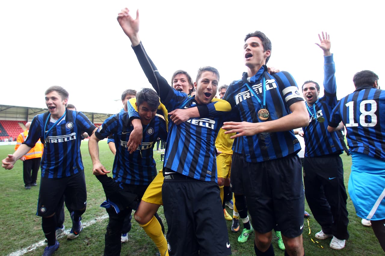 En 2012 fue campeón de la NextGen Series con el Inter. Destacó como un delantero veloz y de buena definición. Jugó 24 partidos con selecciones menores de Italia.