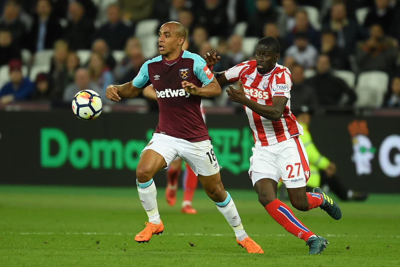 El portugués Joao Mario fue titular en detrimento del mexicano Javier 'Chicharito' Hernández.