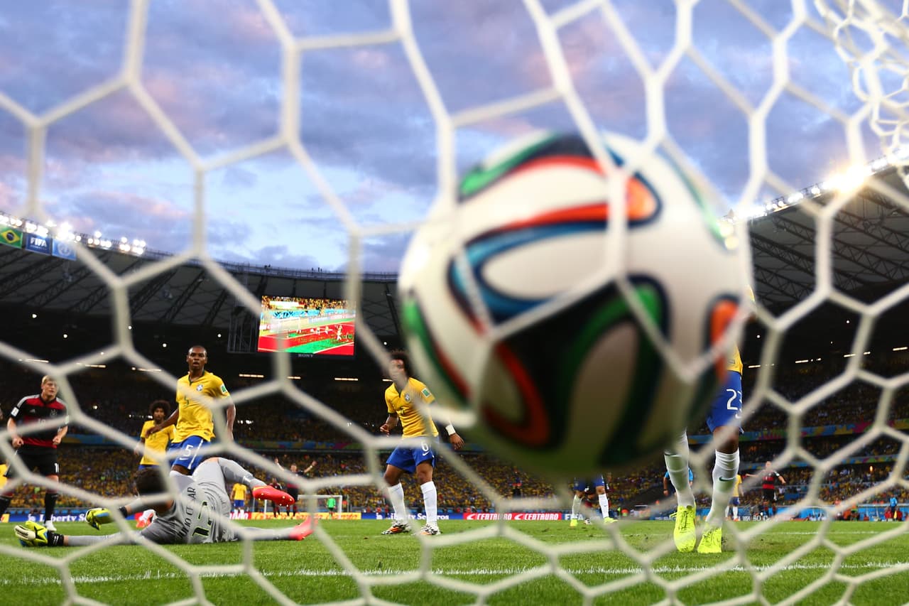 Klose arrancó en el Alemania 7-1 Brasil y aprovechó para romper el récord de Ronaldo Nazario como máximo goleador en la historia de las Copas del Mundo con 16 tantos.