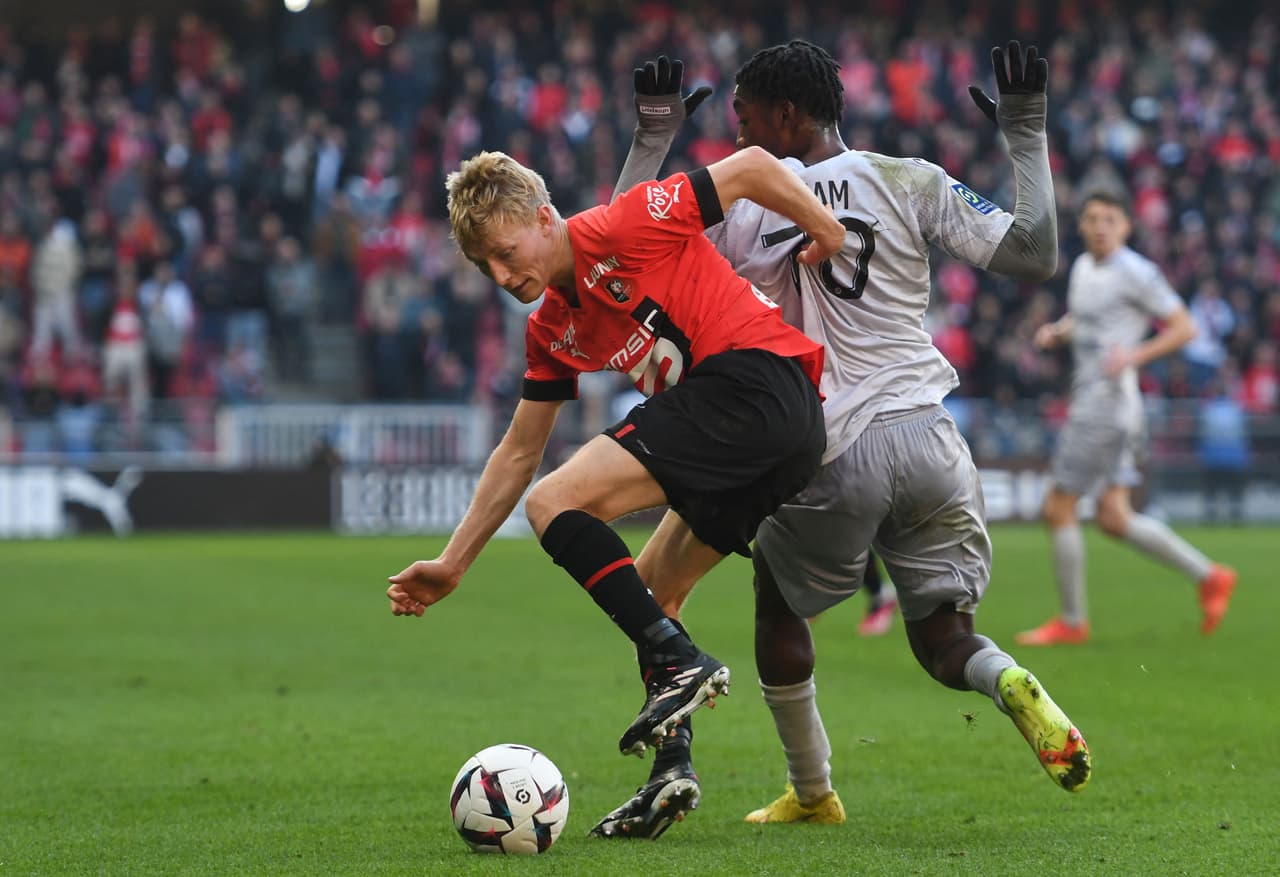 En la segunda parte de la jornada, el Unión Berlín venció 3-1 al Ajax, la Roma le ganó 2-0 al Salzburg, el Rennes derrotó 1-0 al Shaktar y en el platillo fuerte: el Manchester United le ganó 2-1 al Barcelona y por marcador global, los culés quedaron eliminados.