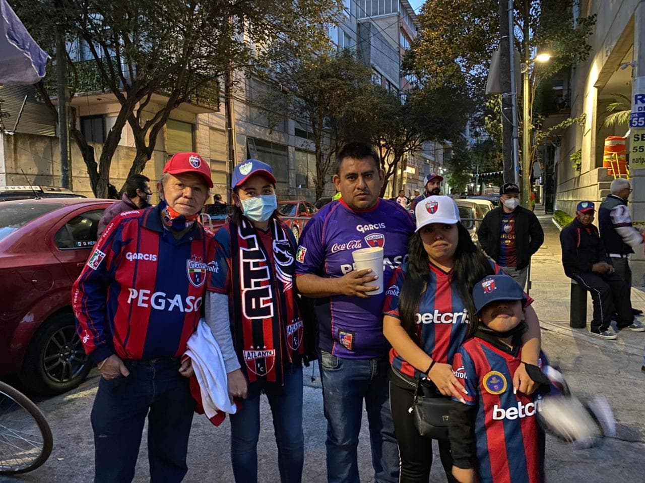 La afición del Atlante quiere ver a su equipo levantar el título e inundan las inmedicones del Estadio Azul.