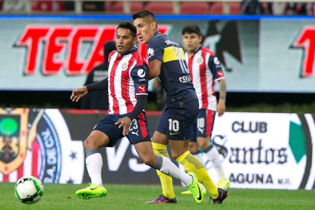 Con movilidad y buen fútbol, los visitantes metieron en su campo a los locales, que apenas pisaron con claridad el área de Boca Juniors con un avance de Alan Pulido por la derecha, que mandó para Zaldívar, quien falló su remate de frente al arco.