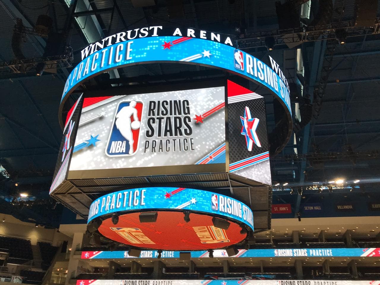 Las jóvenes promesas de la NBA se relajan en el entrenamiento