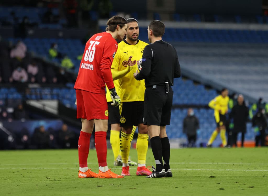 Manchester City se queda con la victoria en casa sobre el Borussia Dortmund que peleó en todo momento. Kevin De Bruine abrió el marcador para los locales al minuto 19, pero en la segunda parte fue Marco Reus (84') quien ya igualaba el marcador, sin embargo Phil Foden, al filo del partido, anotó el gol de la victoria para los 'Citizens' en los Cuartos de Final de ida en la UEFA Champions League.