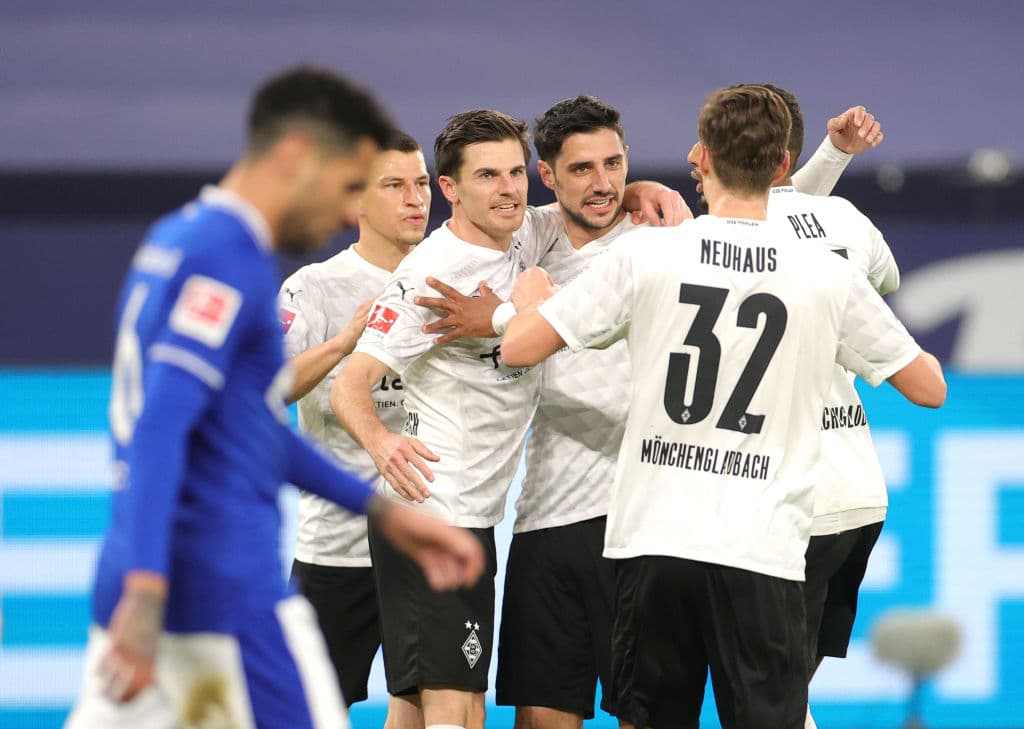 Así marcha la J26 de la Bundesliga | ¡M’Gladbach se ensañó y le clavó tres al sotanero Schalke 04!