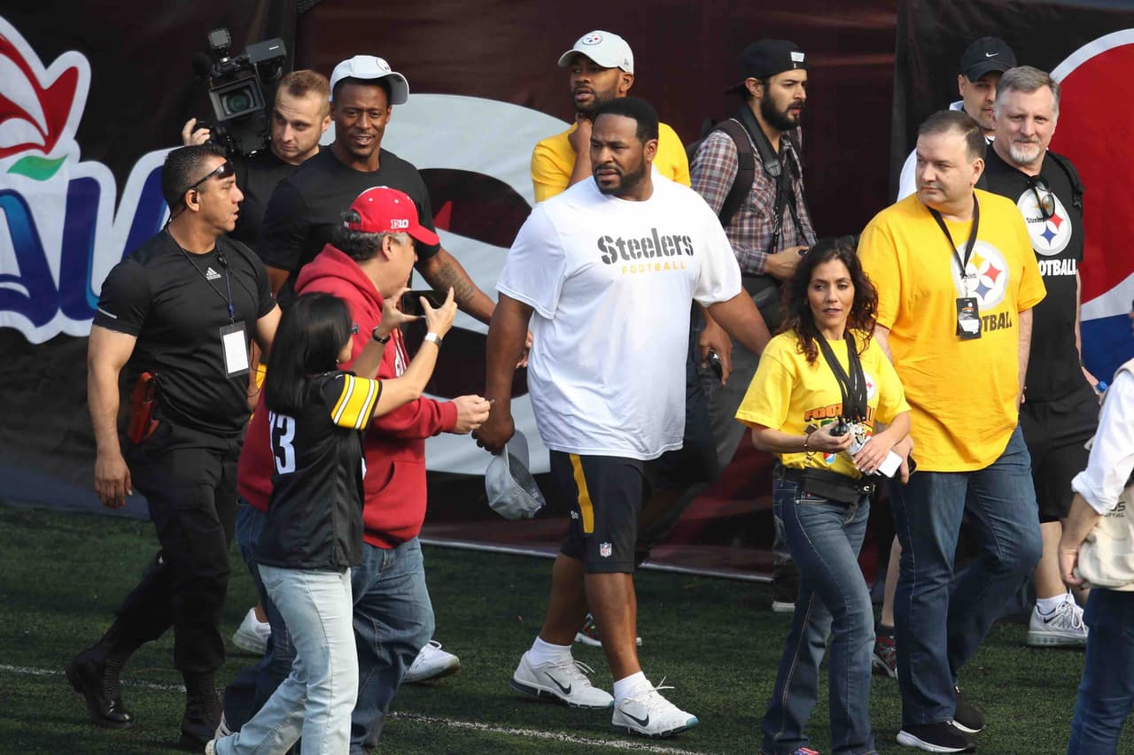 Jóvenes y niños acudieron a las clínicas impartidas por leyendas de los Steelers en México. Checa las mejores tomas.