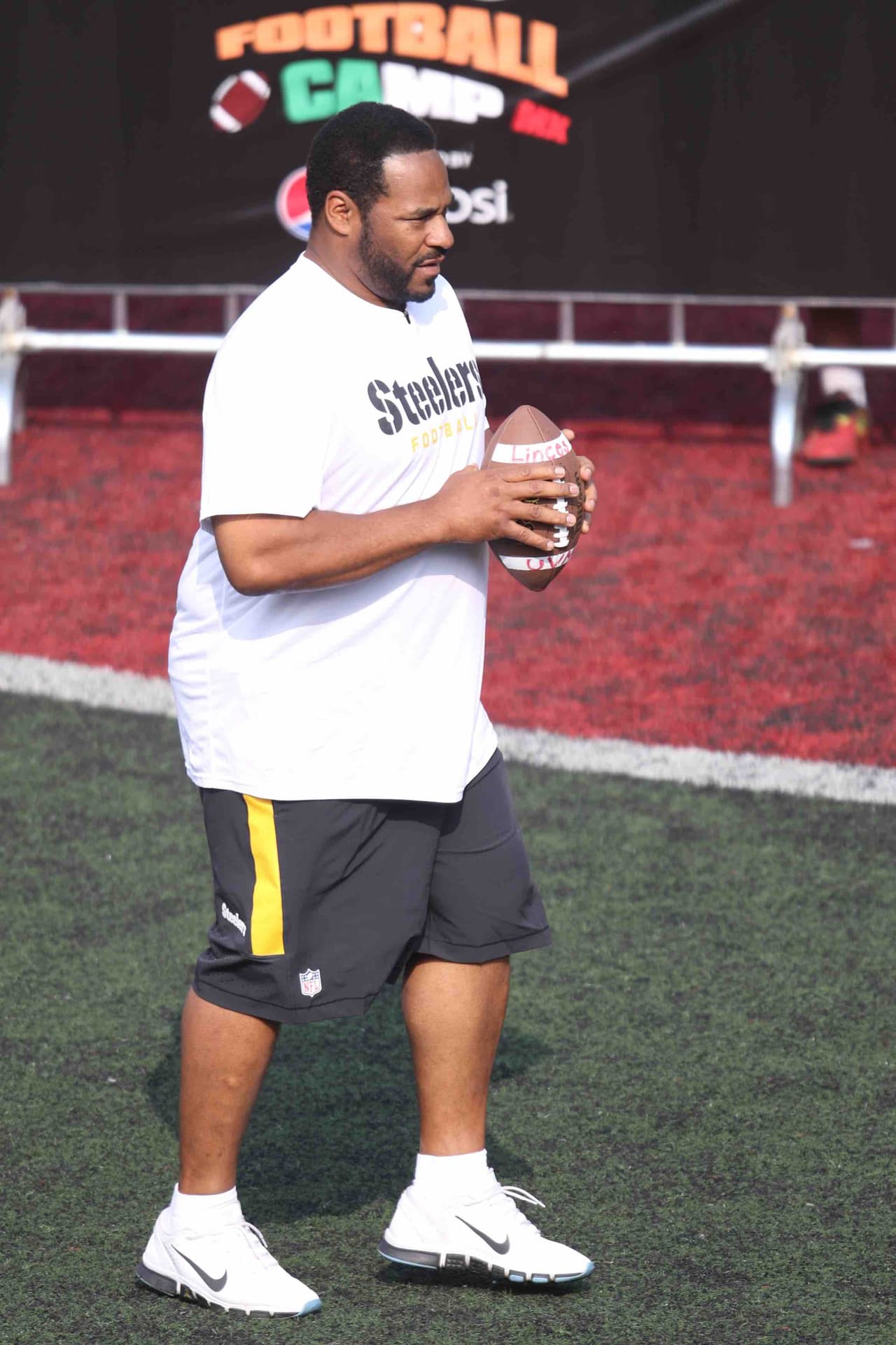 Jóvenes y niños acudieron a las clínicas impartidas por leyendas de los Steelers en México. Checa las mejores tomas.