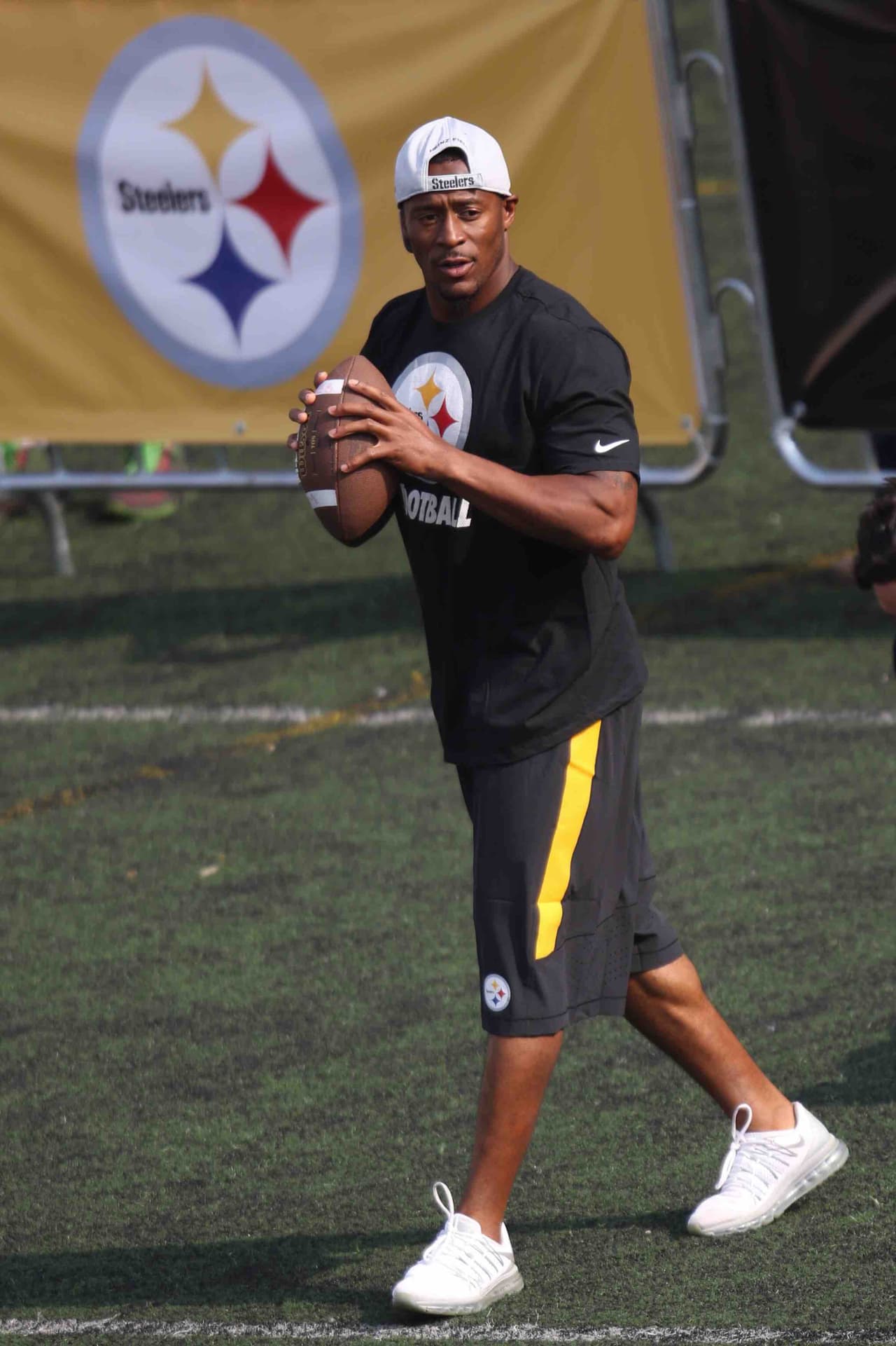 Jóvenes y niños acudieron a las clínicas impartidas por leyendas de los Steelers en México. Checa las mejores tomas.