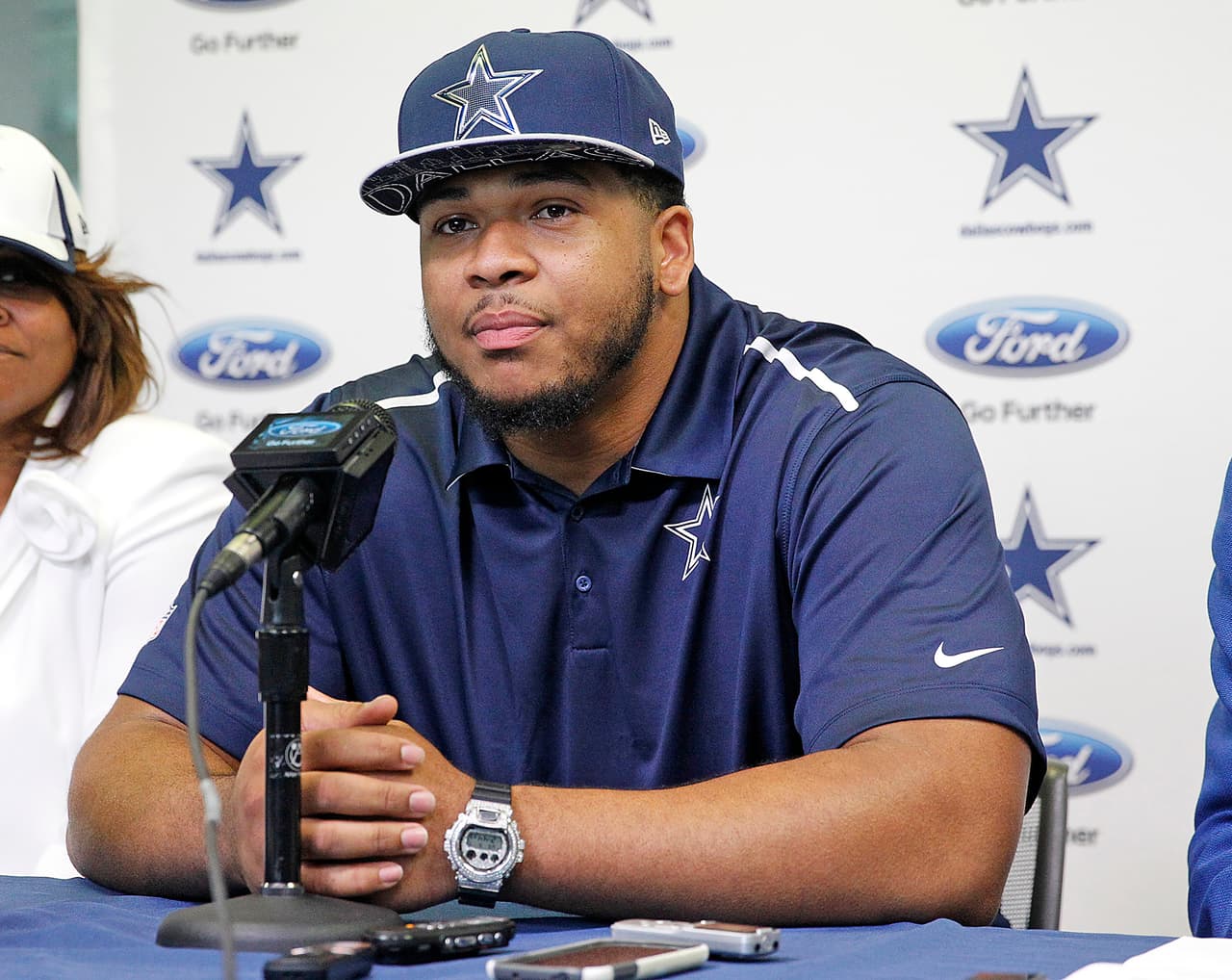 El novato La'el Collins está jugando como tackle derecho titular de los Cowboys