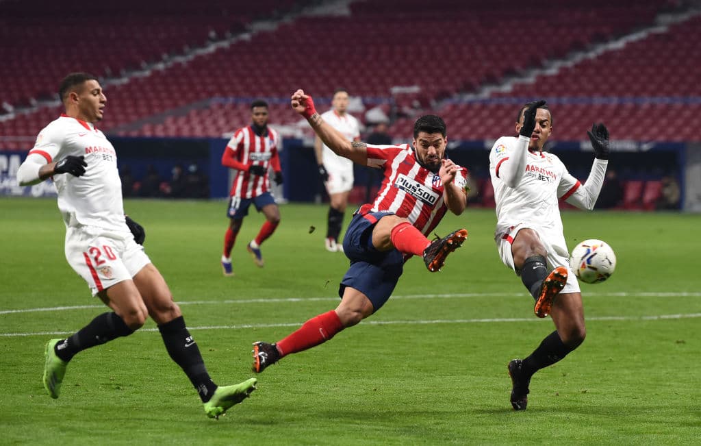 Ángel Correa (17’) y Saúl Ñíguez (76’) marcaron los goles de los colchoneros en el Metropolitano. Atlético de Madrid llegó a 41 unidades; los merengues los persiguen con 37 puntos. El siguiente duelo de los del ‘Cholo’ en La Liga será visitando al Eibar.