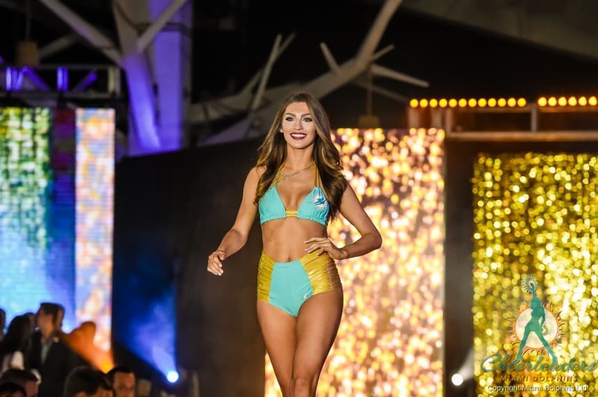 Las porristas de los Miami Dolphins lucieron espectaculares y realmente sexys en su presentación en traje de baño de este año. ¡Checa qué bellezas!