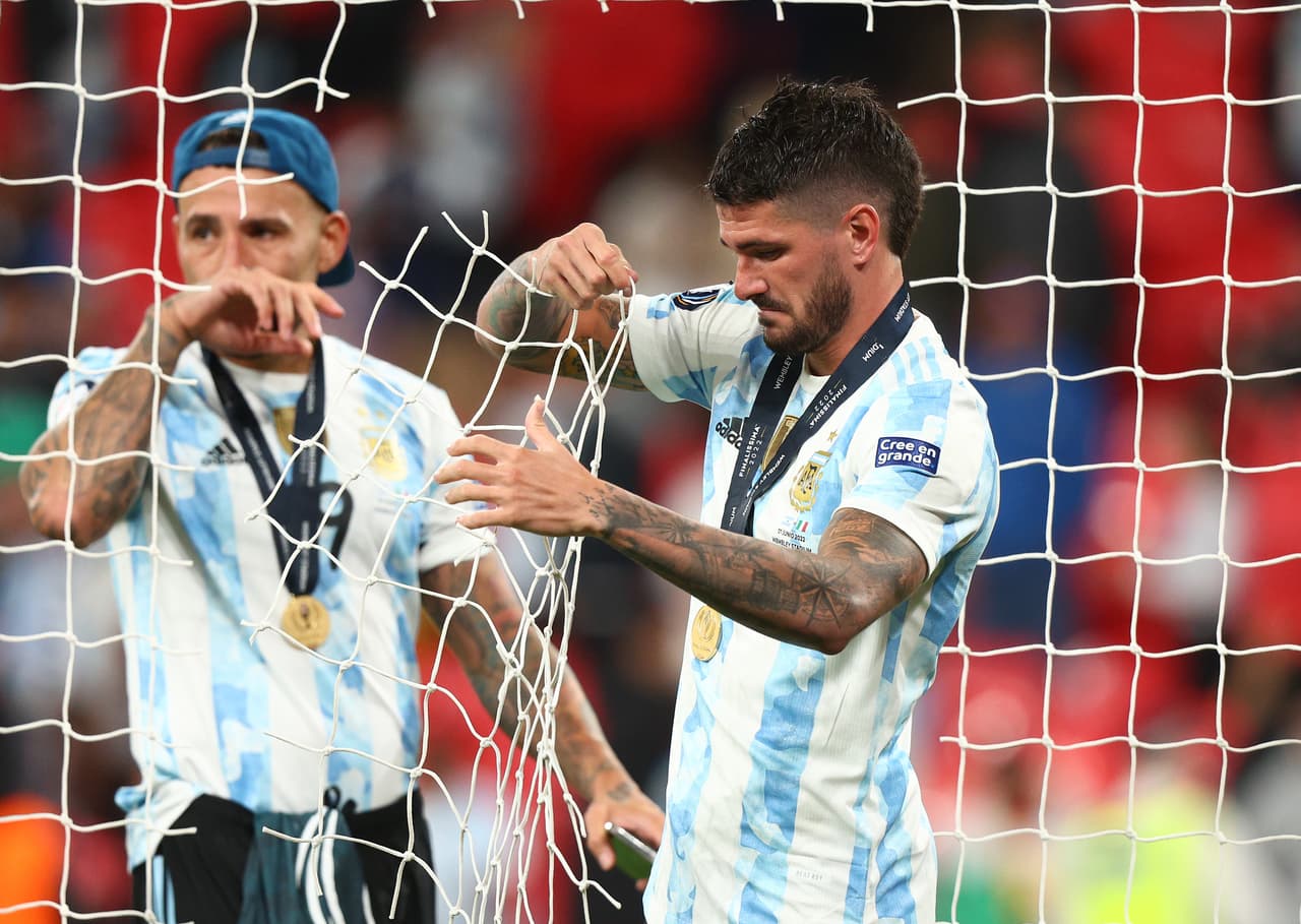 Así celebraron Argentina y Lionel Messi tras golear 0-3 a Italia para levantar la Finalissima en Wembley.