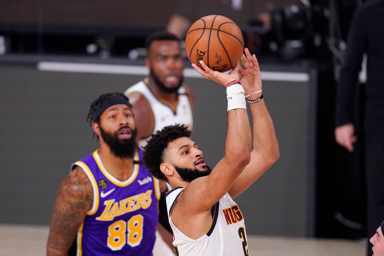 Los Denver Nuggets empataron llegaron a igualar el marcador en el tercer cuarto, pero no fue suficiente. LeBron James anotó 38 puntos y Anthony Davis se mandó con 27; fueron los máximos anotadores del juego.