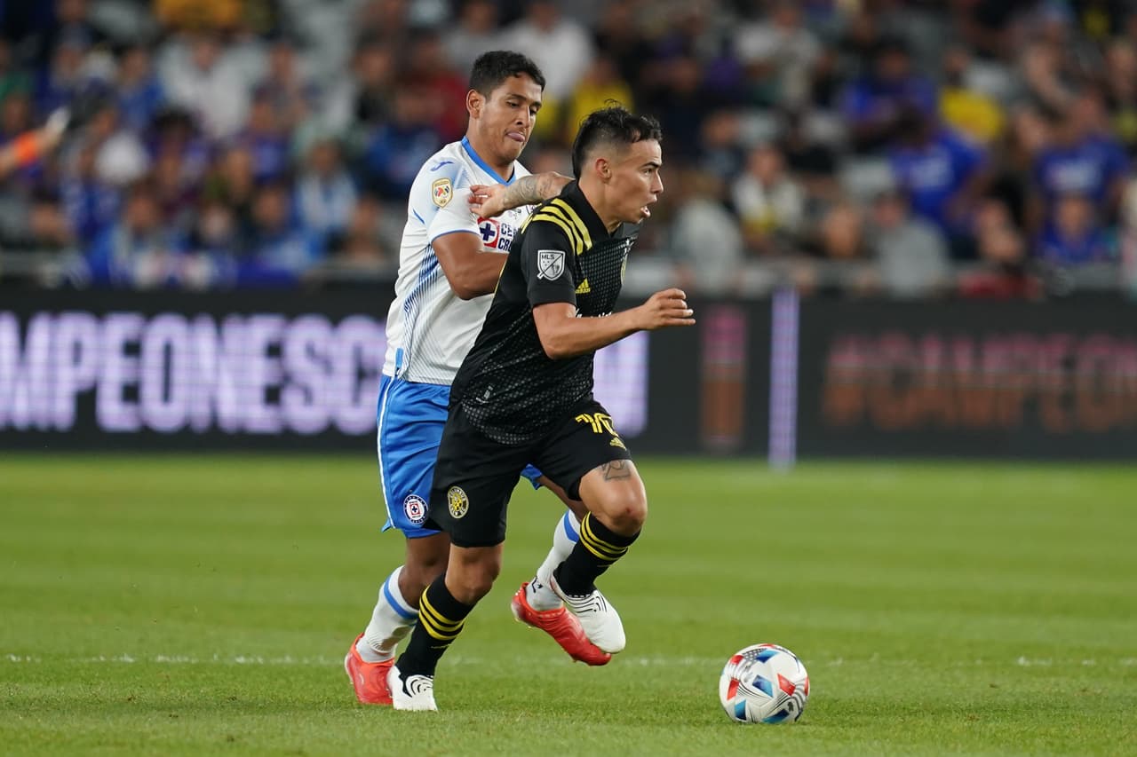 Los estadounidenses le ganan una nueva batalla a los mexicanos y con un marcador de 2-0 a favor Columbus Crew vence a Cruz Azul y se coronan dentro de la Campeones Cup.