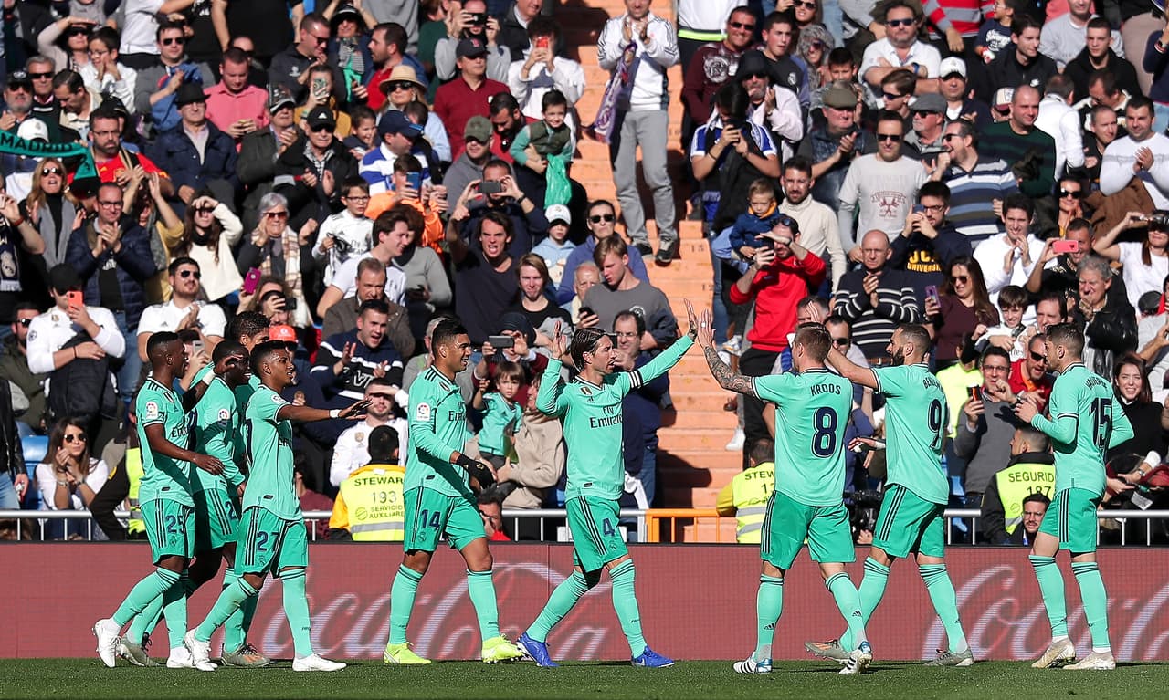 Varane (37’) abrió el marcador y Benzema (79’) marcó el segundo de los de Zidane.