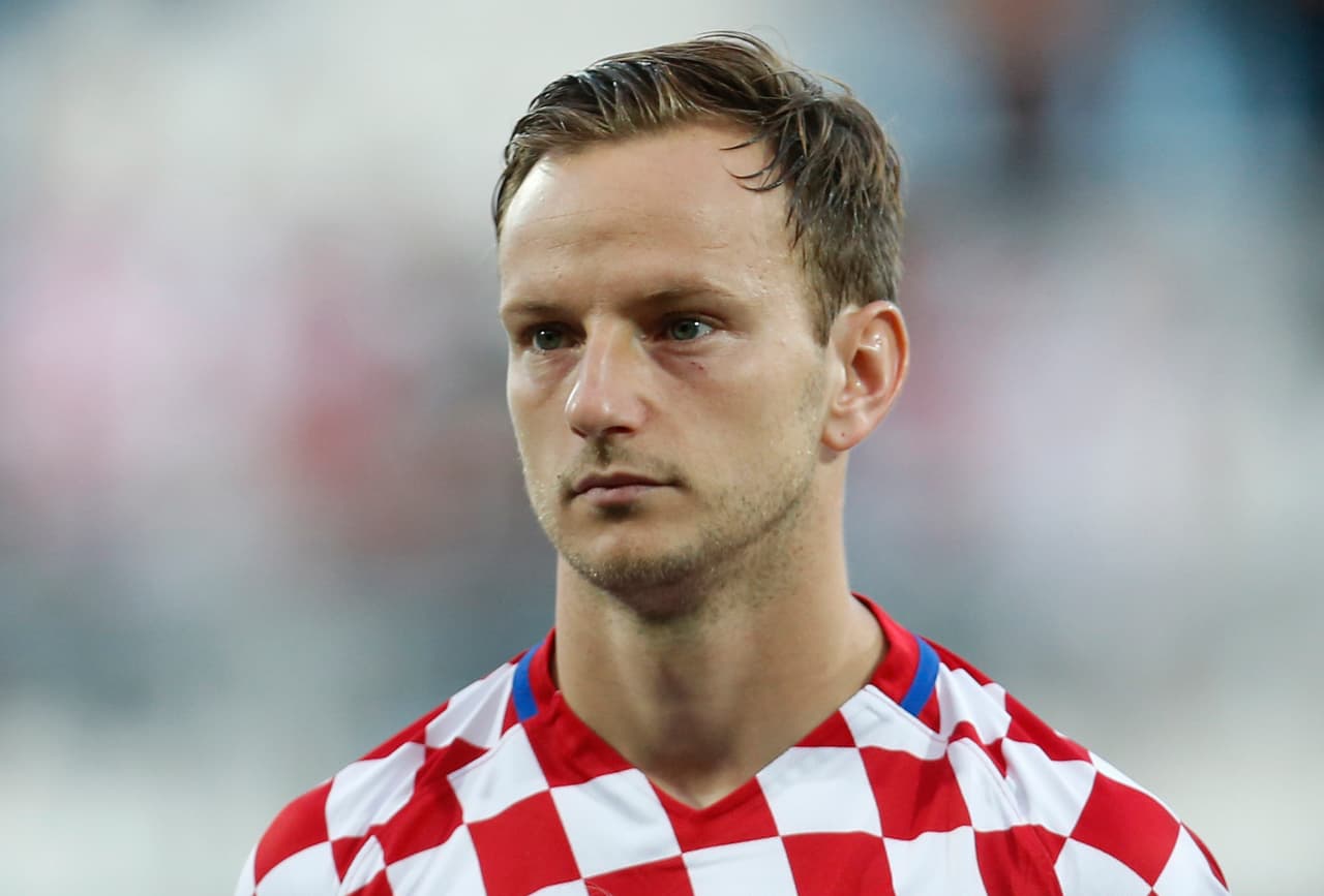 Iván Rakitic es víctima de aficionados violentos durante sus vacaciones