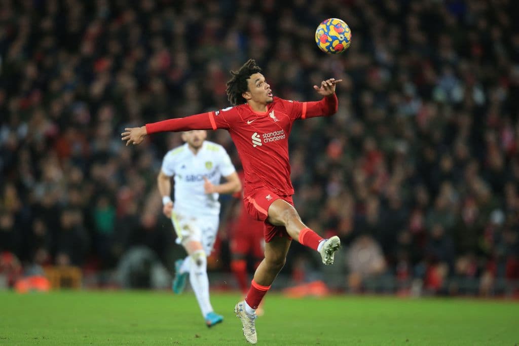 Liverpool no se despeina y golea al Leeds United 6-0 con doblete de Mohamed Salah en penales, un gol de Joao Matip, dos de Sadio Mané y uno más de Virgil Van Djik de último minuto durante el partido correspondiente a la J19 en la Premier League.