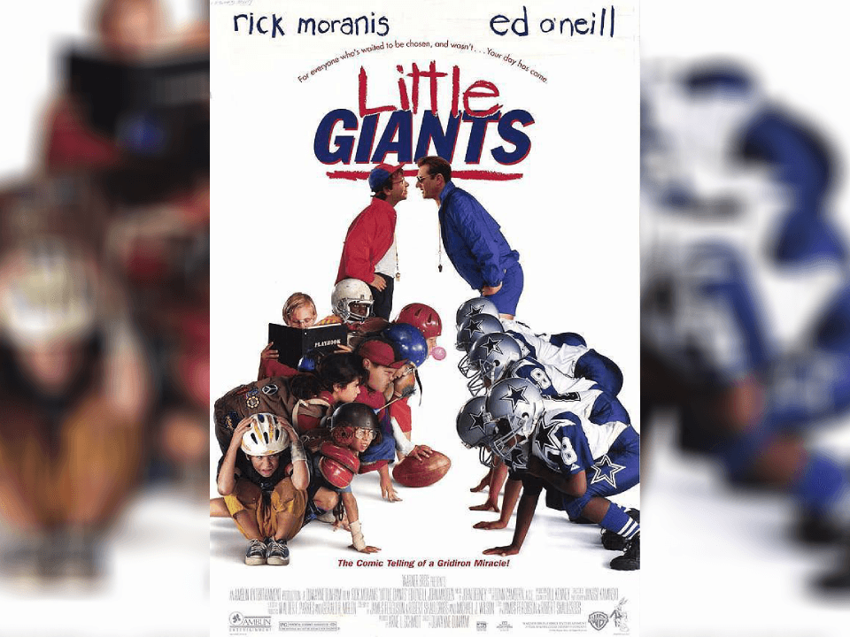 <b>Little Giants / Pequeños Gigantes</b>
<br>Cuenta la rivalidad entre hermanos. Un entrenador decide hacer un equipo de todos los niños rechazados por el equipo de futbol americano de su hermano, incluyendo a su propia hija. A pesar de que los niños no son los más talentosos, logran dar una lección al equipo contrario.