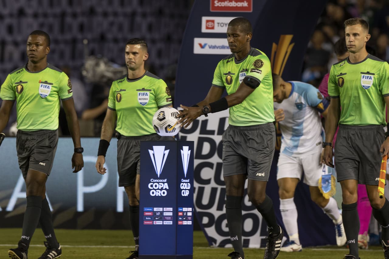 Tras su decepcionante debut ante Trinidad y Tobago, el Tricolor consiguió su primera victoria en la Copa Oro de la mano del 'Mellizo', quien hizo dos goles, y Orbelín Pineda, quien marcó el tercero.