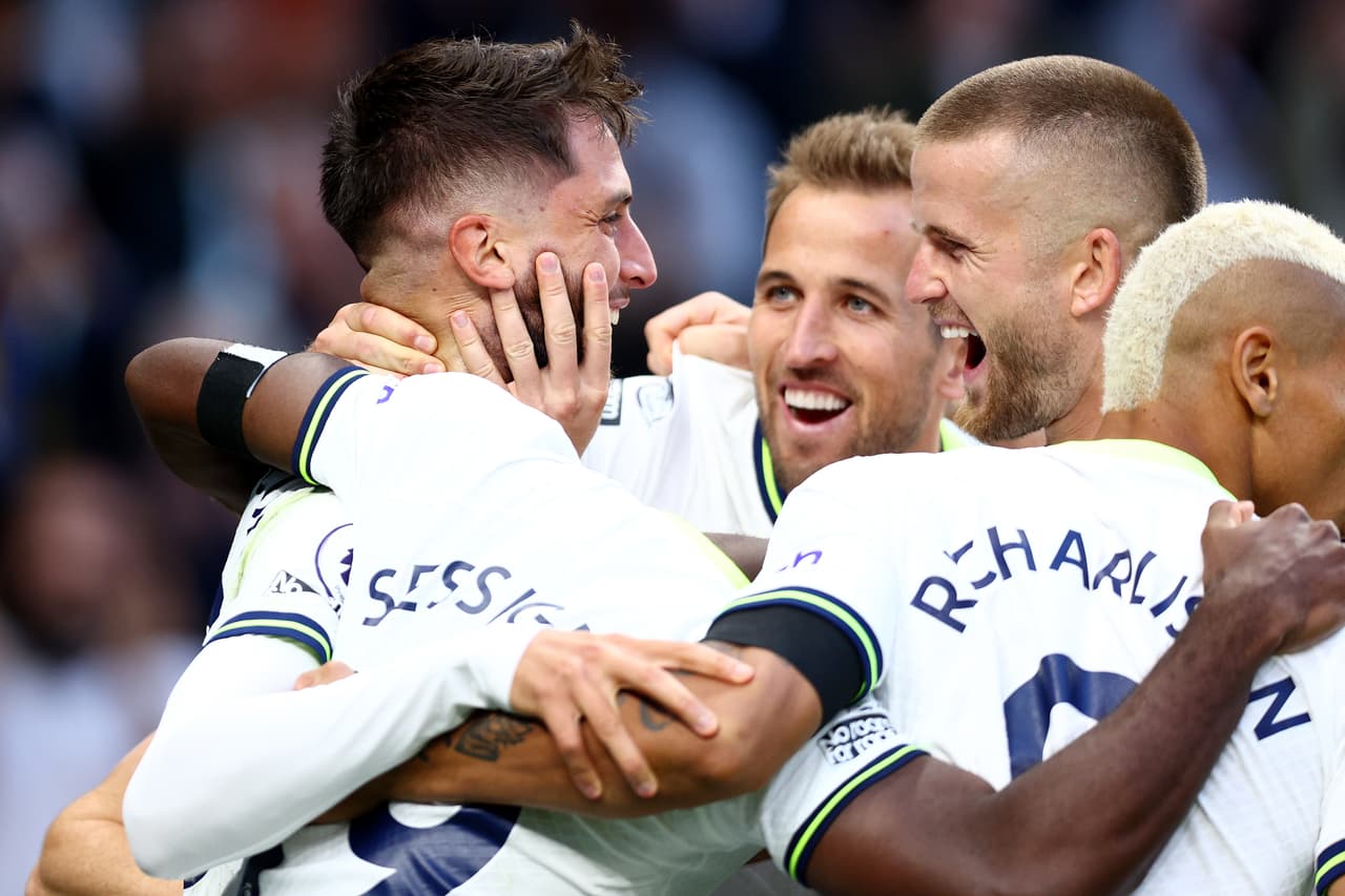 Tottenham humilló 6-2 al Leicester City con hat-trick de Heung-Min Son y goles de Harry Kane, Eric Dier y Rodrigo Bentancur; Youri Tielemans y James Maddison anotaron para los Foxes.