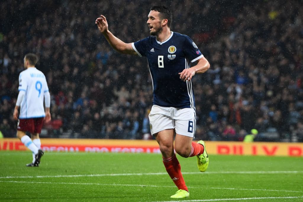 Escocia | John McGinn del Aston Villa podría ser determinante al pisar el área rival.