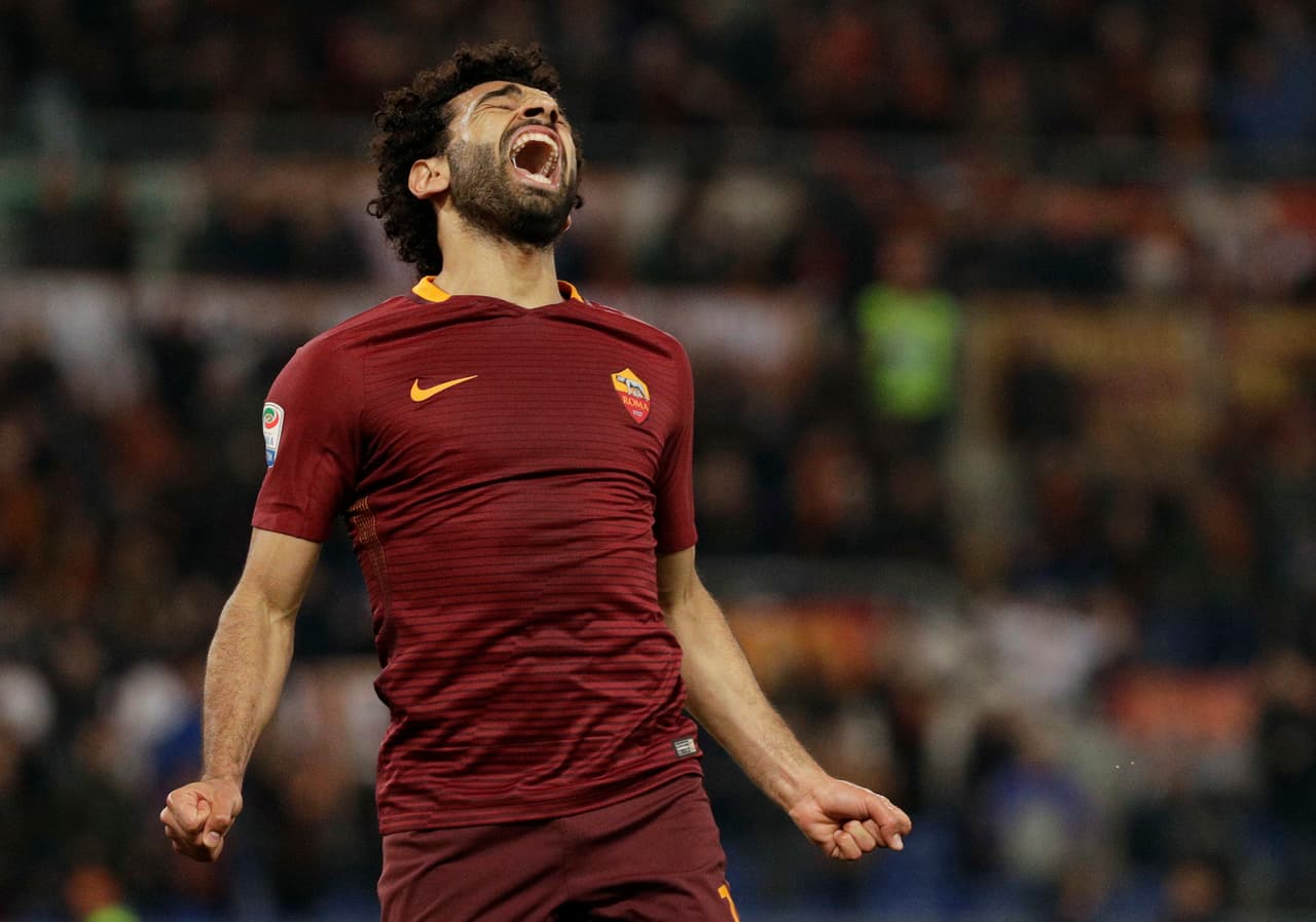 ¿De regreso a la Premier? Mohamed Salah, quien fue comprado por la Roma al Chelsea la pasada temporada, suena fuerte para reforzar al Liverpool.