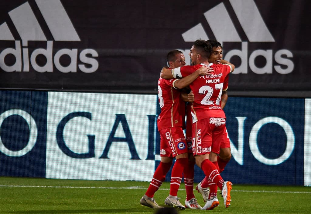 River no se conforma con el 2-0 consguido en casa y golean 2-6 en su visita a Nacional.