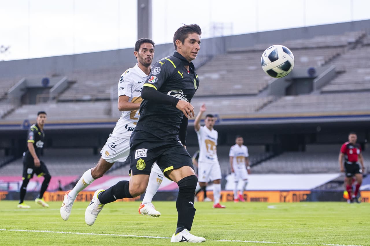 Pumas y Chivas no se hicieron daño y firmaron un empate sin goles en la cancha del Olímpico Universitario.