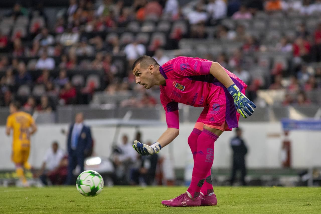Atlas hizo valer su condición de local en el Estadio Jalisco y lleva ventaja para la vuelta de la Semifinal ante Tigres en el Universitario.