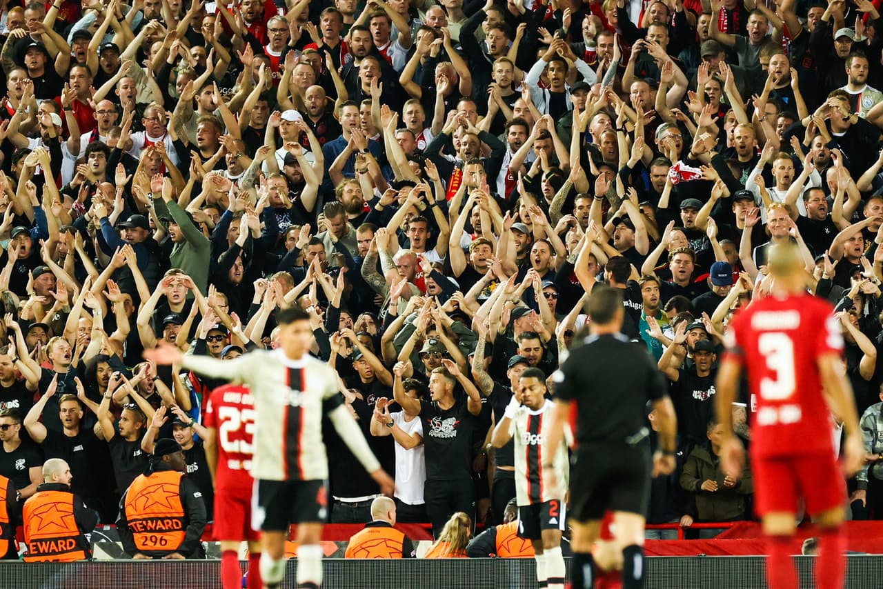 Jorge Sánchez suma minutos con el Ajax en Champions League