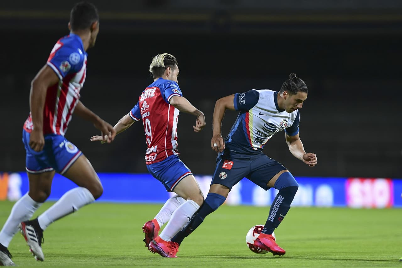 La pelea en mediocampo fue la títpica de cada clásico y no fue menos en intensidad.