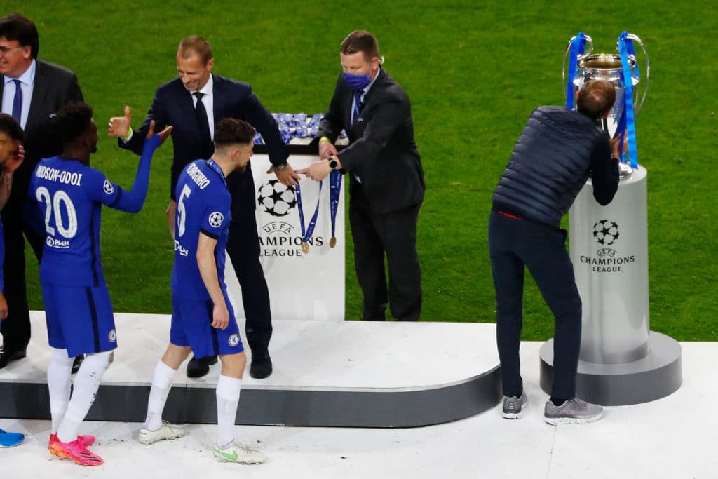 Los 'Blues' pintan de azul el Estadio Do Dragao con las celebraciones de la segunda UEFA Champions League de su historia.