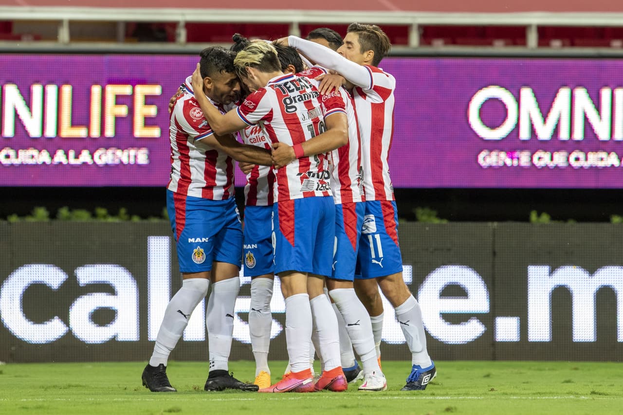 Tiró un tremendo zurdazo que pasó entre la zaga para terminar al fondo del arco.