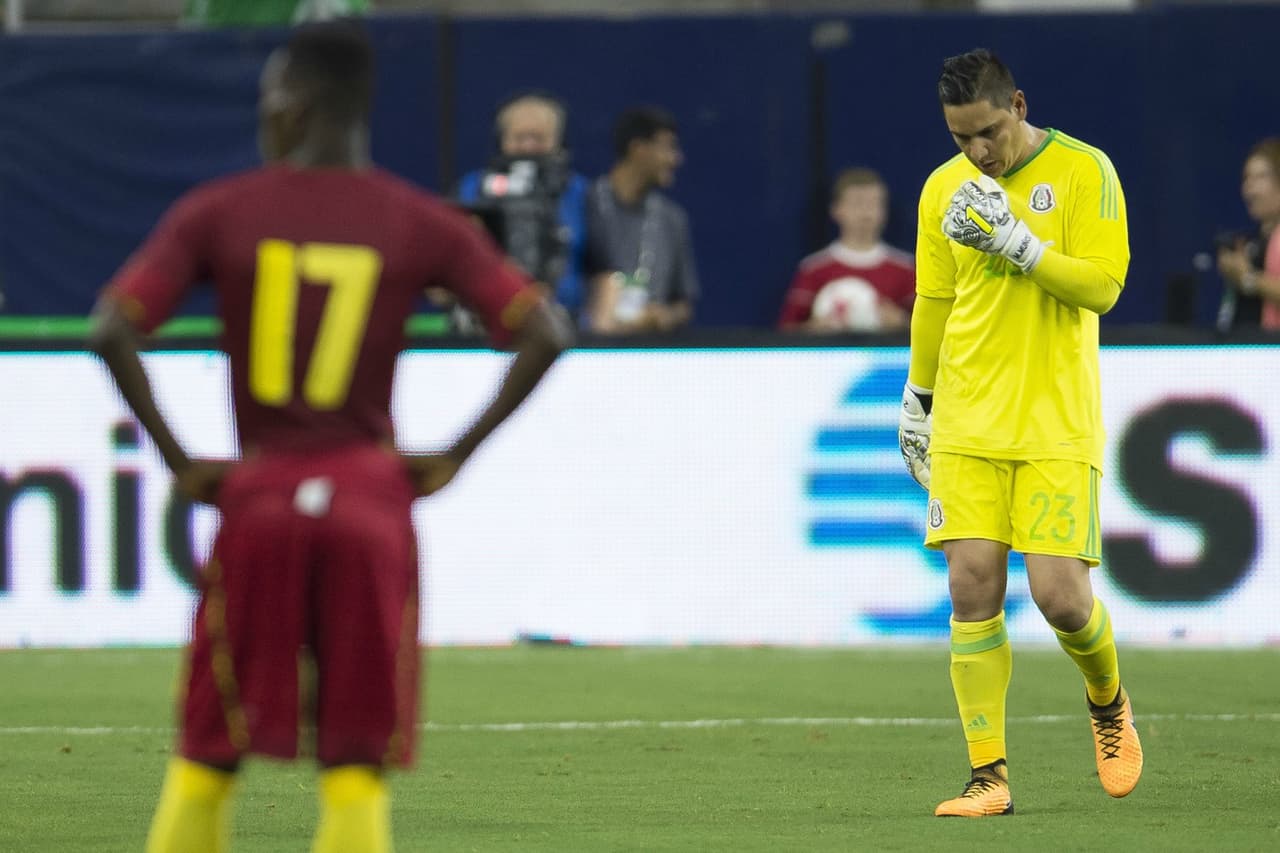 Moisés Muñoz salió como titular en el partido ante Ghana.