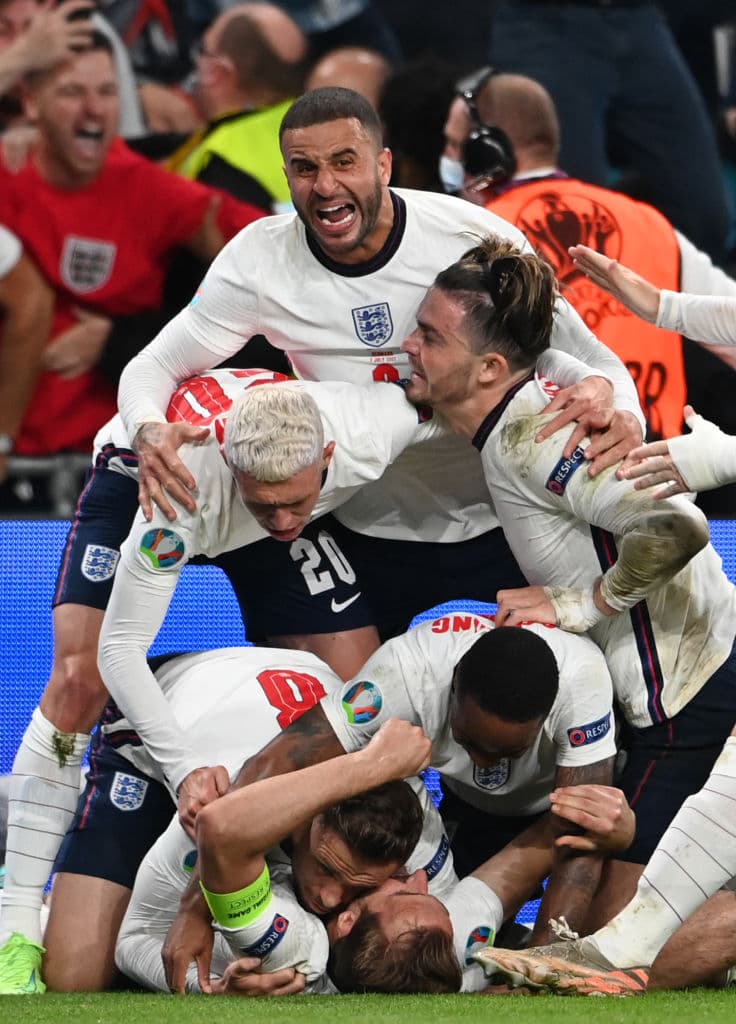 Inglaterra derrota a Dinamarca en tiempos extra y es el segundo finalista de la Euro 2020. Mikkel Damsgaard abría el marcador al minuto 30’ y, posteriormente, un autogol de Simon Kjaer al 39’ trajo el empate del encuentro. Ya en tiempo extra, Harry Kane hace el gol de la victoria al 104’. Su rival en la gran final será Italia.