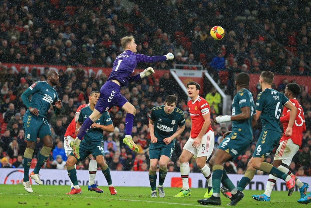 Al United le psan los penales y con un resultado de 7-8 en los penales, Middlesbrough da la sopresa de la semana y le pegan al Manchester United en Old Trafford.