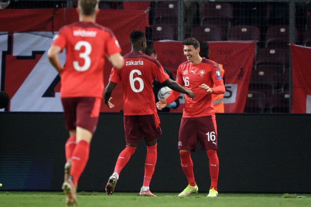 Polonia golea tranquilamente 5-0 a San Marino, Dinamarca también goles y se impone 0-4 a Moldavia, Suiza vence 2-0 a Irlanda del Norte y Serbia sale victorioso 0-1 en su visita a Luxemburgo.