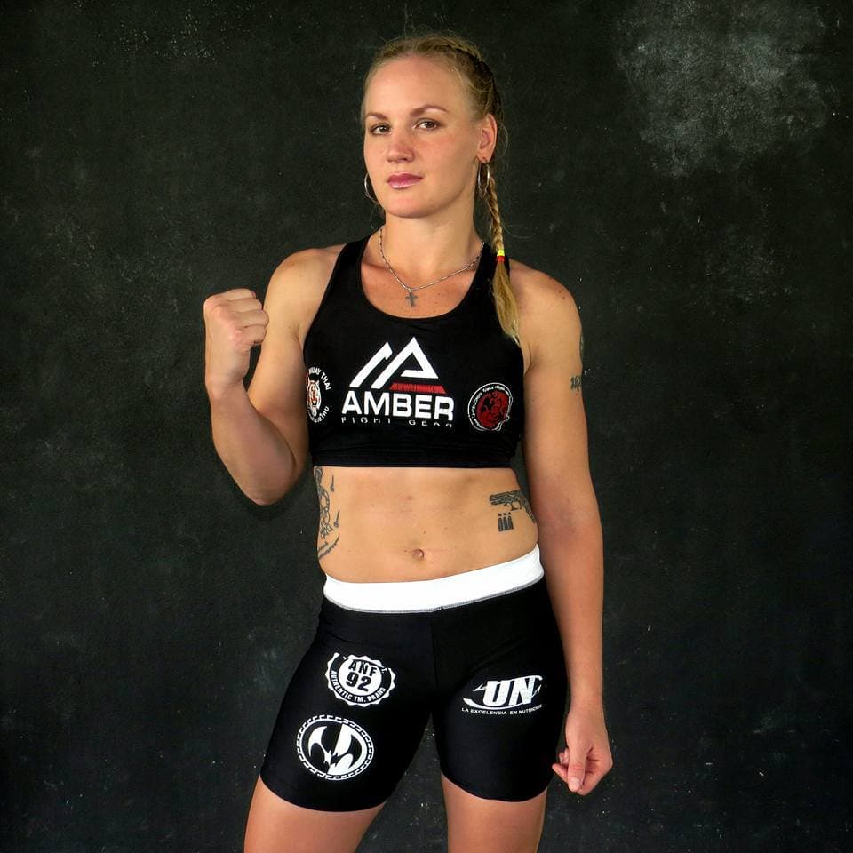 La peleadora que representa a Perú lanzó 230 golpes a su oponente Priscila ‘Pedrita’ Cachoeira y la dejó fuera de actividad seis meses.