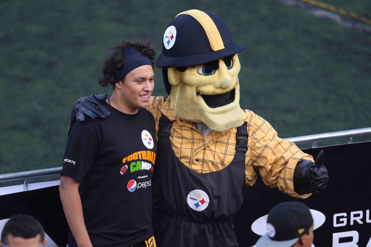 Jóvenes y niños acudieron a las clínicas impartidas por leyendas de los Steelers en México. Checa las mejores tomas.