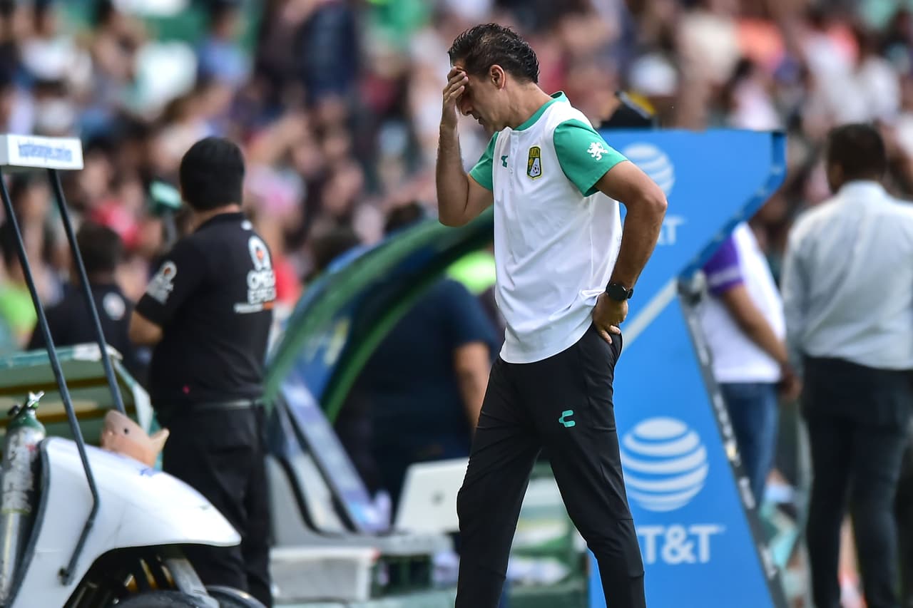 Renato Paiva, incrédulo ante las opciones no aprovechadas por su equipo.