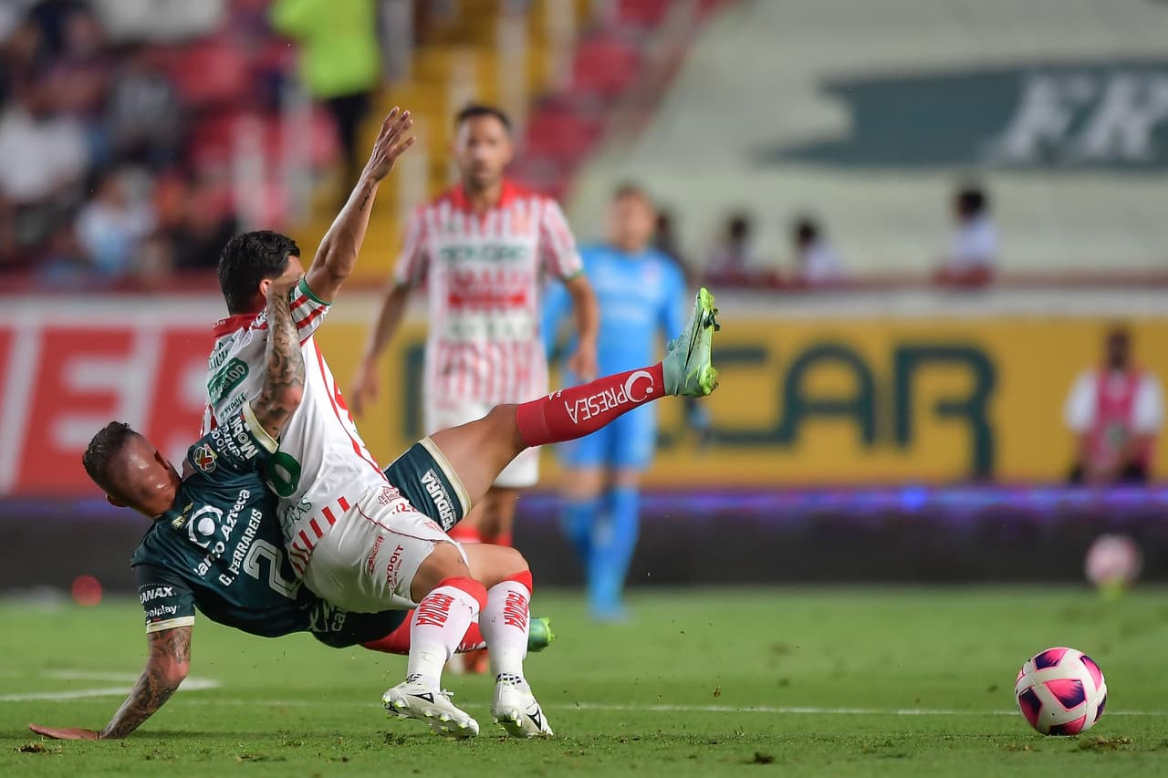 Guillermo Martínez anota al minuto 87 y hace que puebla se lleve los puntos en la victoria 0-1 sobre Necaxa.