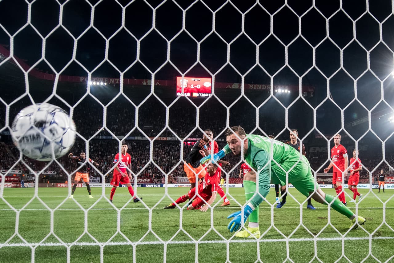 PSV debutó en la Eredivisie con empate frente al Twente.