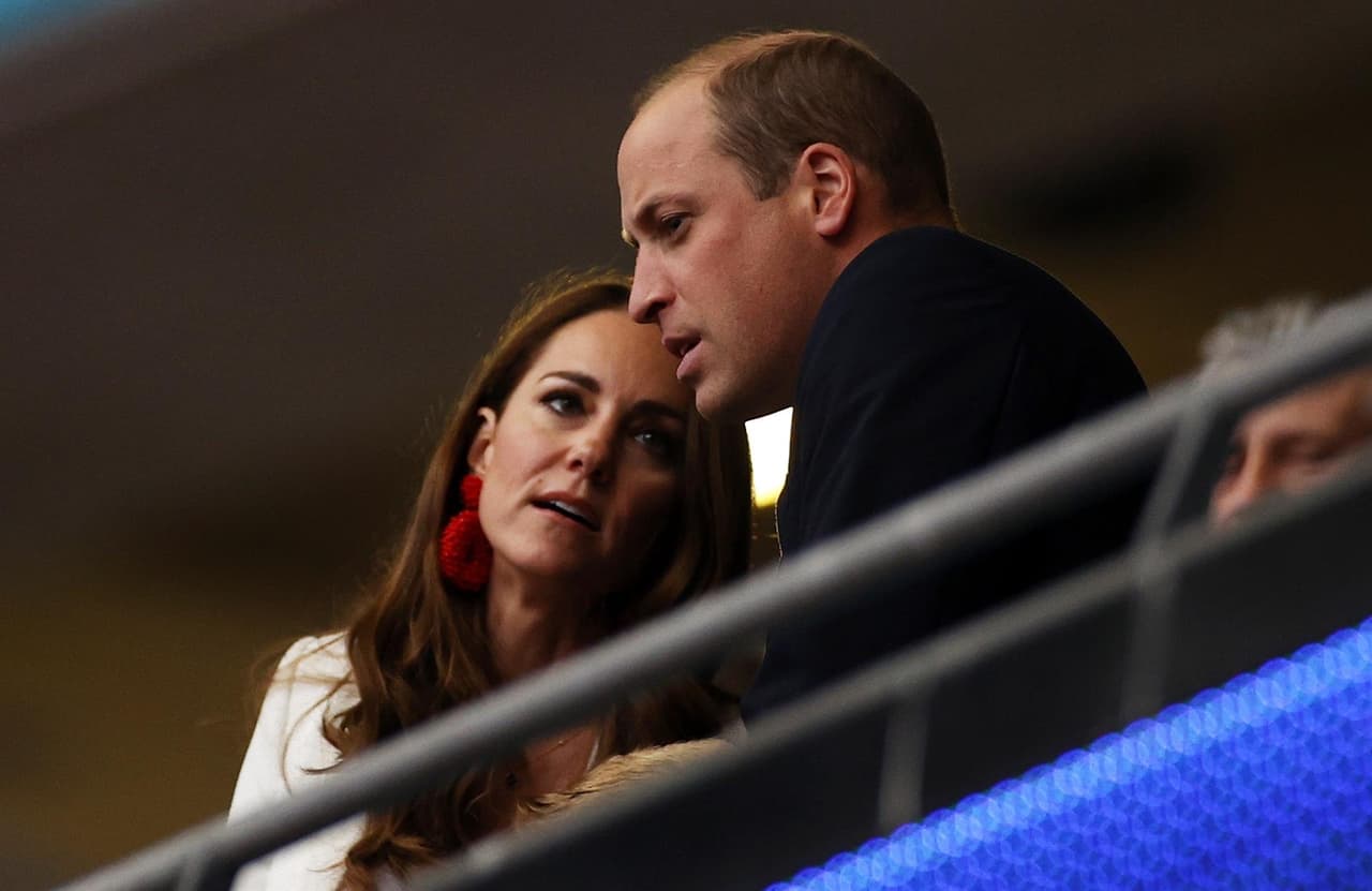 El Príncipe William y su esposa Catherine, Duquesa de Cambridge se encuentran presentes.